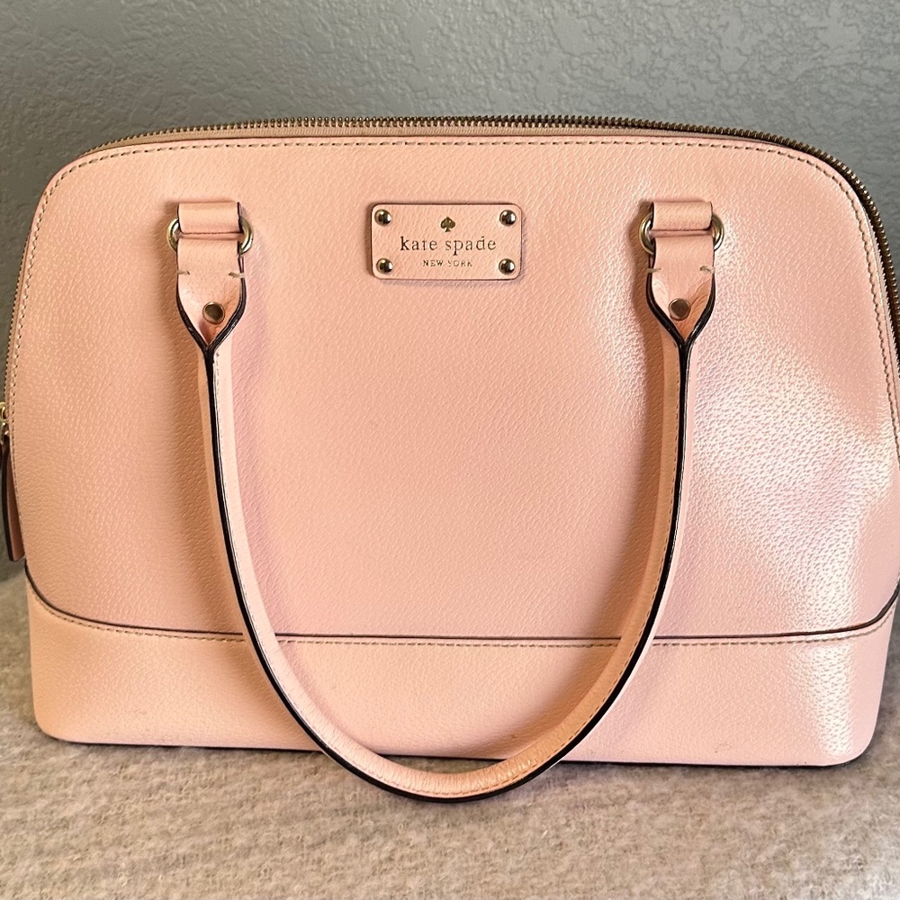 Beautiful Kate Spade dome satchel in a gorgeous blush pink color!
